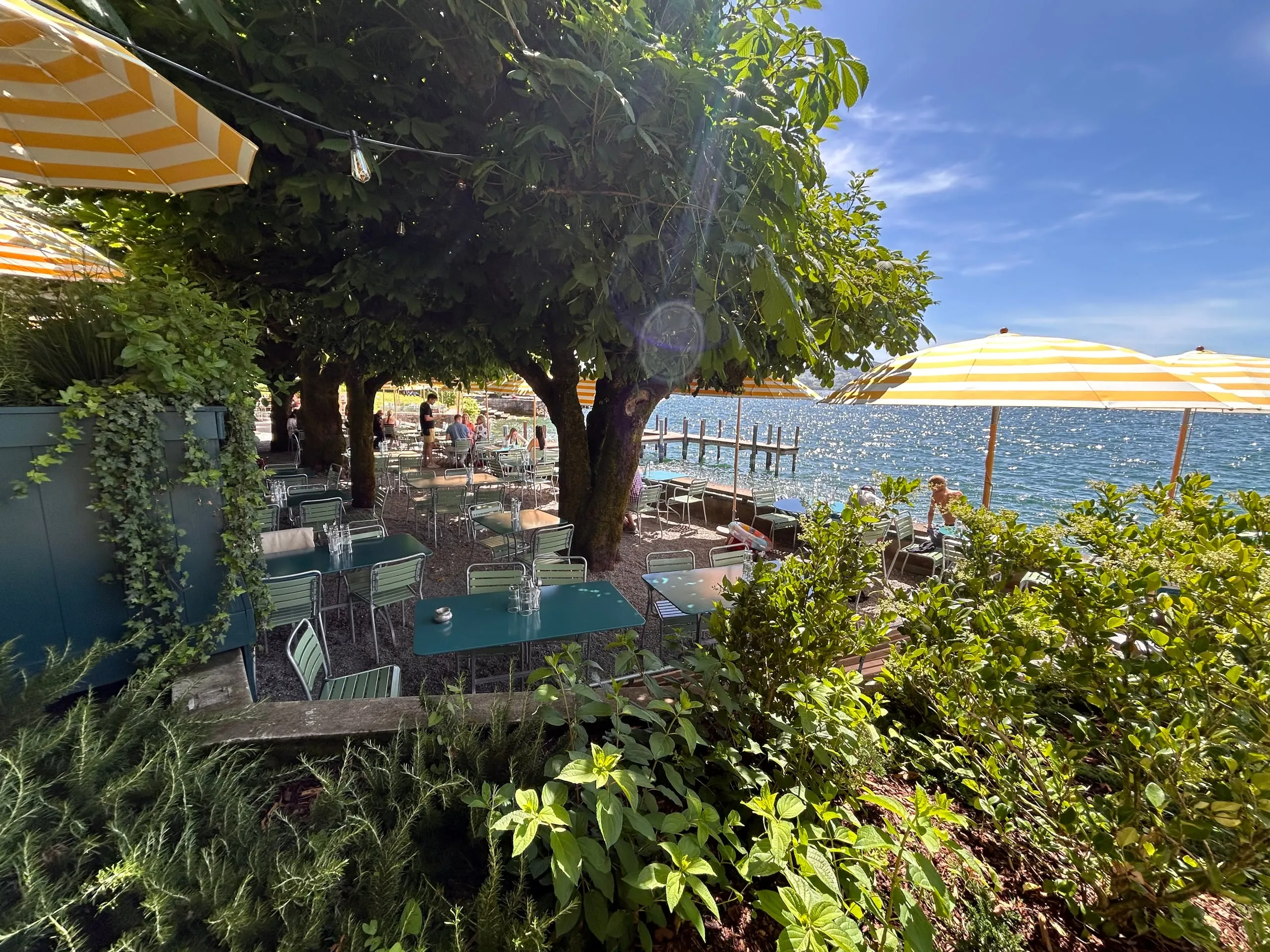 Restaurant Kreuz with panorama right on Lake Zug